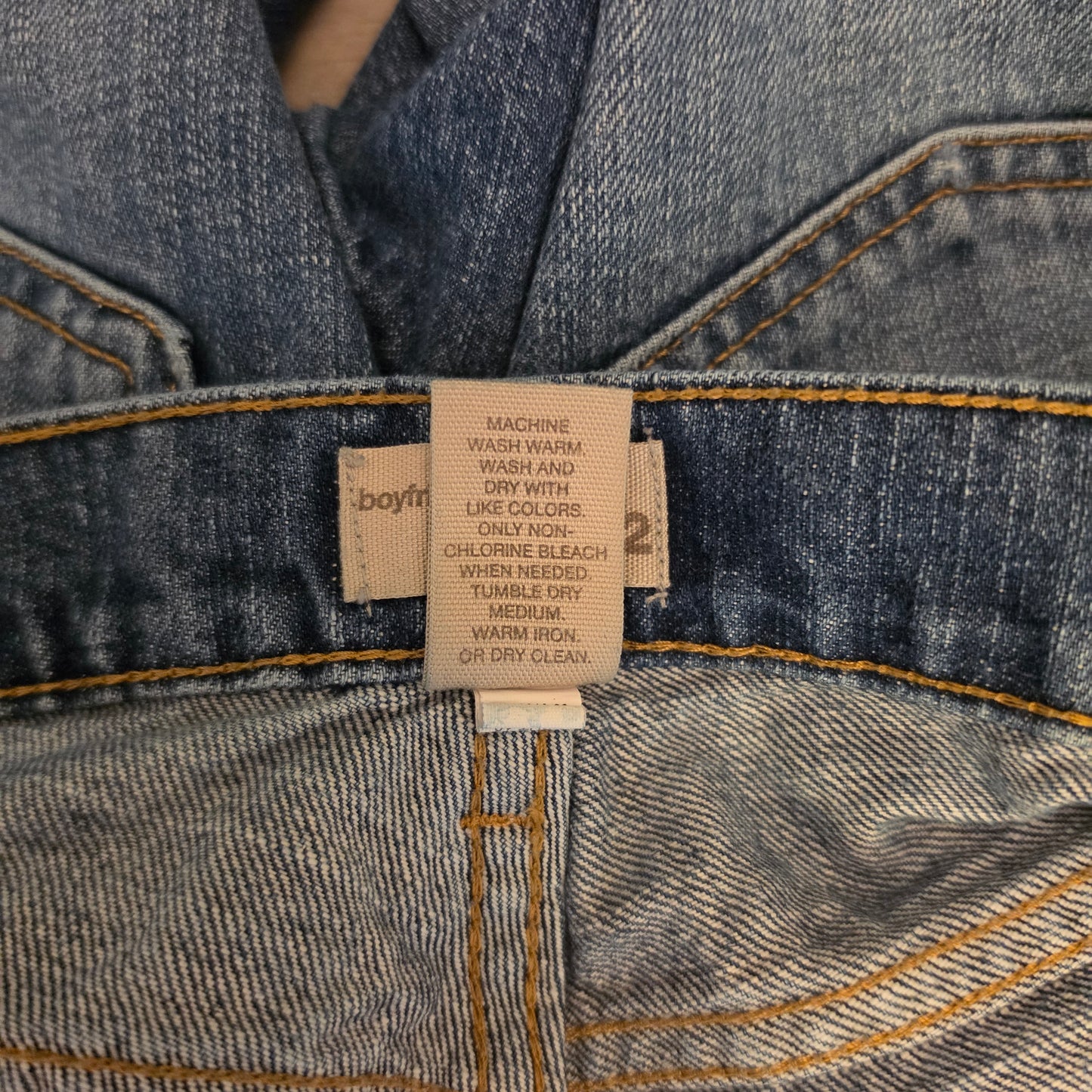 Gap 100% Cotton Distressed Blue Jean Boyfriend Denim Bermuda Shorts Size 14/32 Good Condition