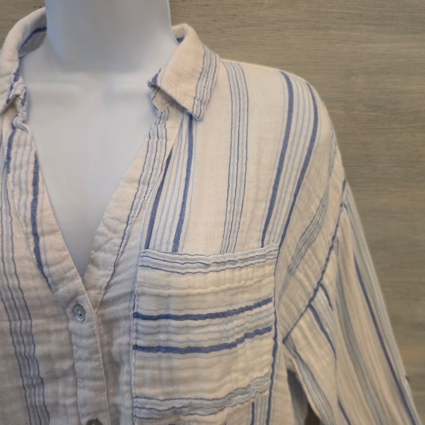 Love Notes 100% Cotton Blue White Striped Button Down Cropped Blouse Size Large Good Condition