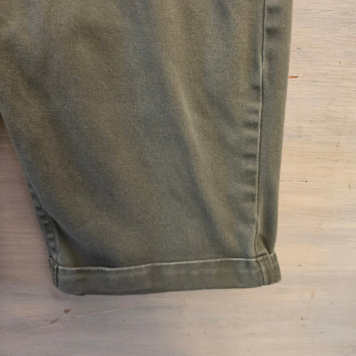 Indigo Rein 98% Cotton Olive Green Cuffed Bermuda Shorts Size 5 Good Condition