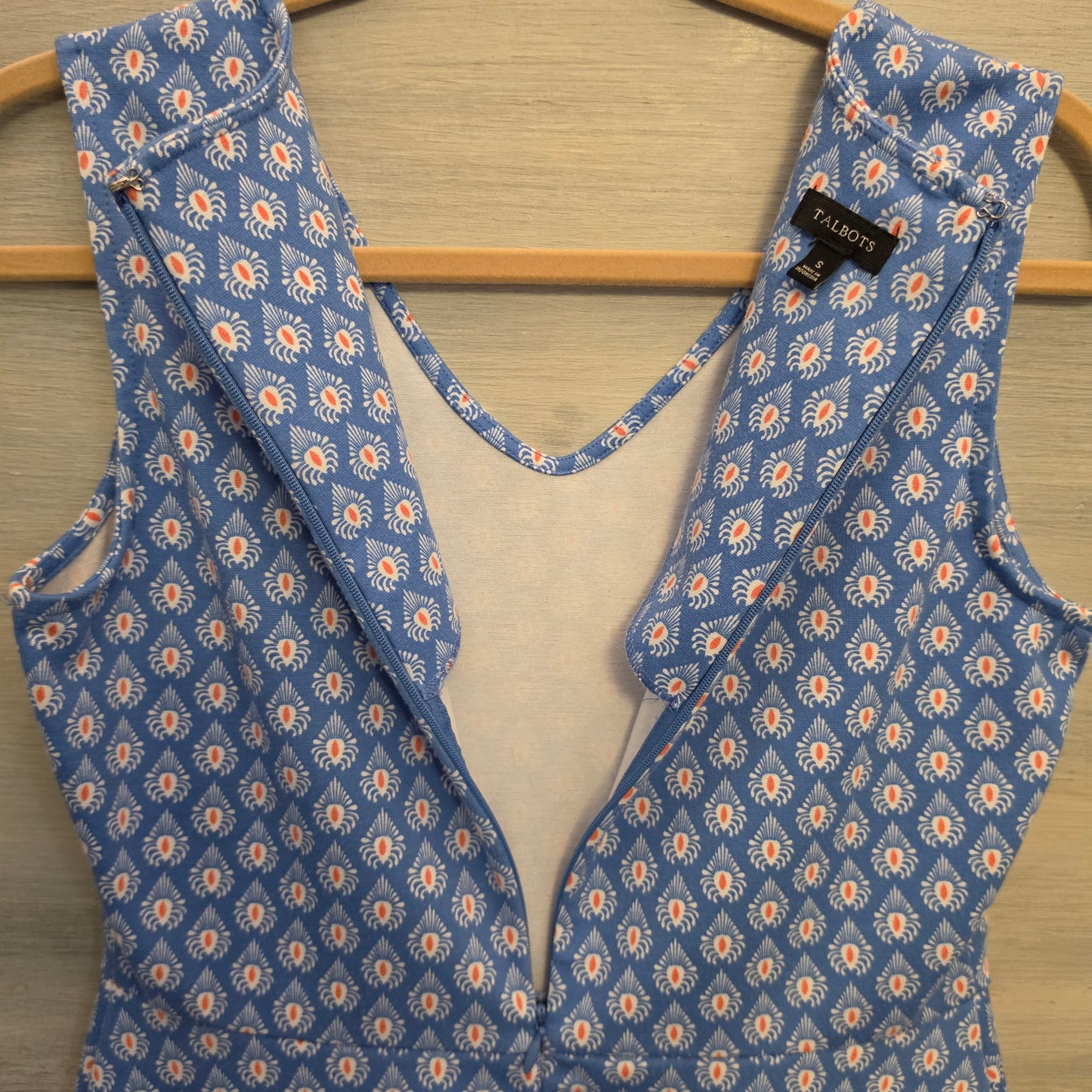 Talbots Floral Medallion Print Vneck Sleeveless Knee Length Dress Size Small Good Condition