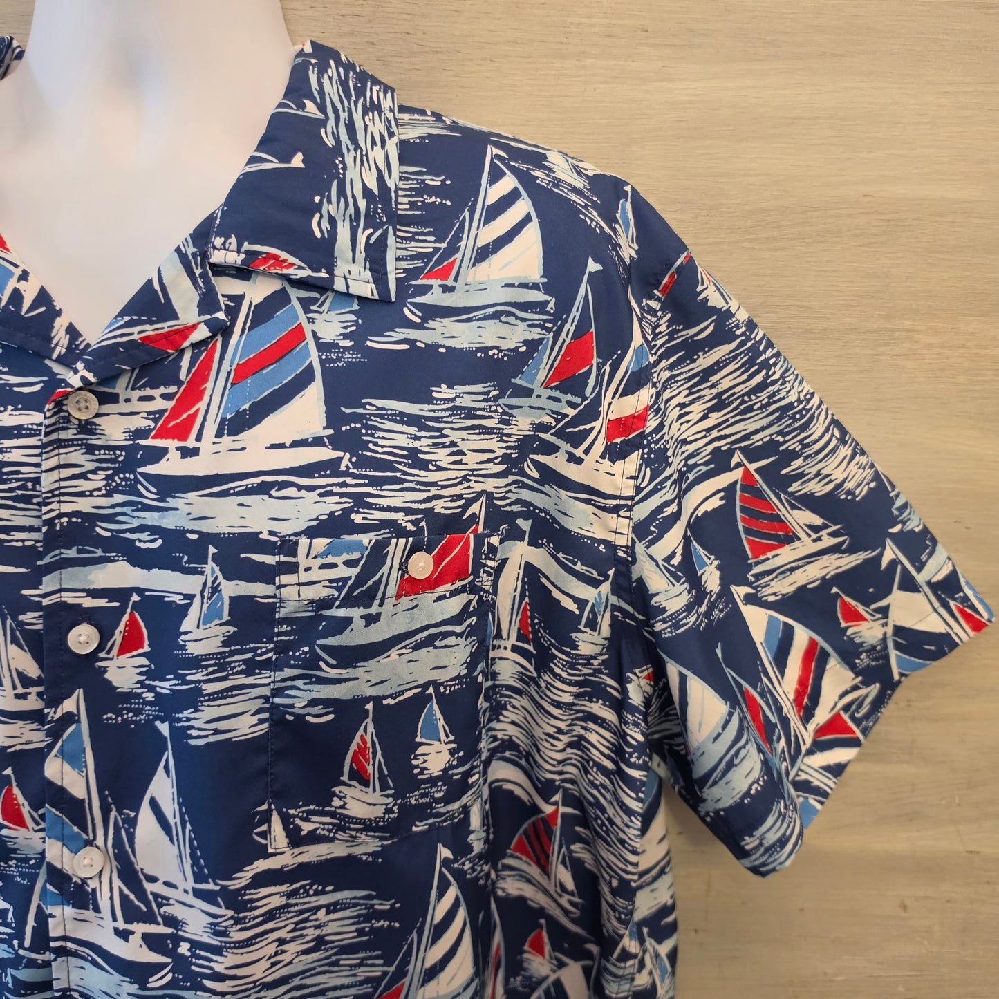 Crown & Ivy Classic Fit Sailboat Print Short Sleeve Button Down Shirt Size XXL Good Condition