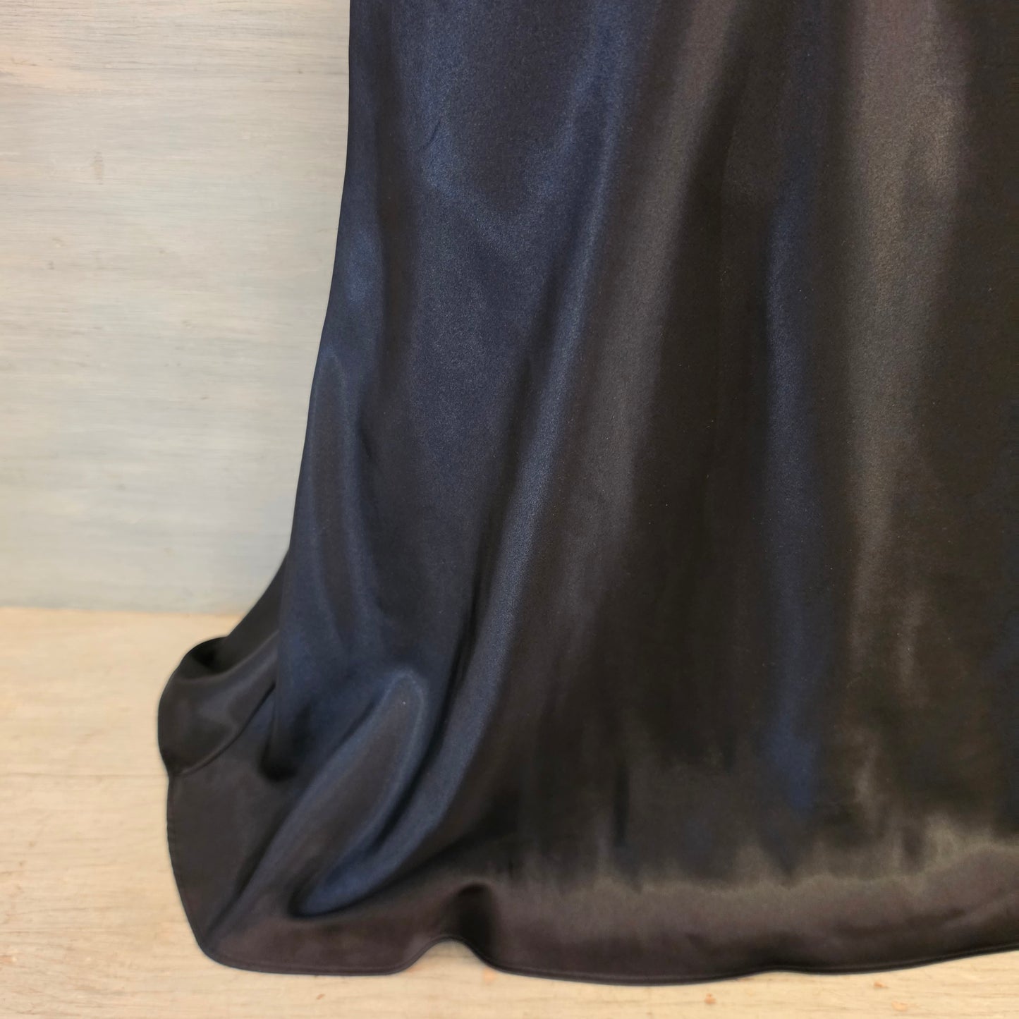 Jones New York Black Satiny Vneck Sleeveless Aline Mini Cocktail Dress Size Large Good Condition