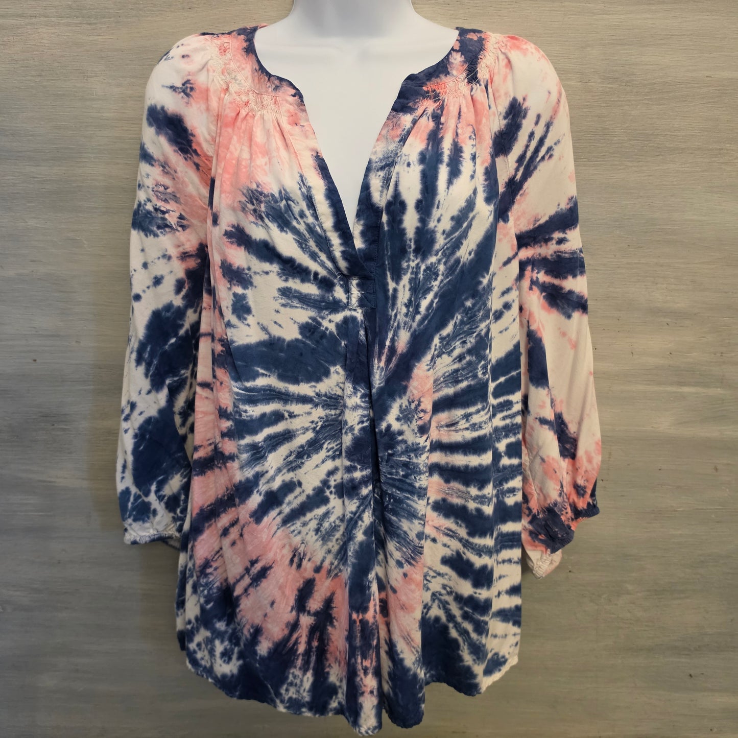 Crown & Ivy Multicolor Tie Dye Split Collar Vneck Tunic Blouse Size 1X Good Conditon