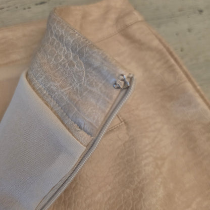 Loveriche Beige Faux Snakeskin Mini Skirt with Notched Hem Size Medium Good Condition