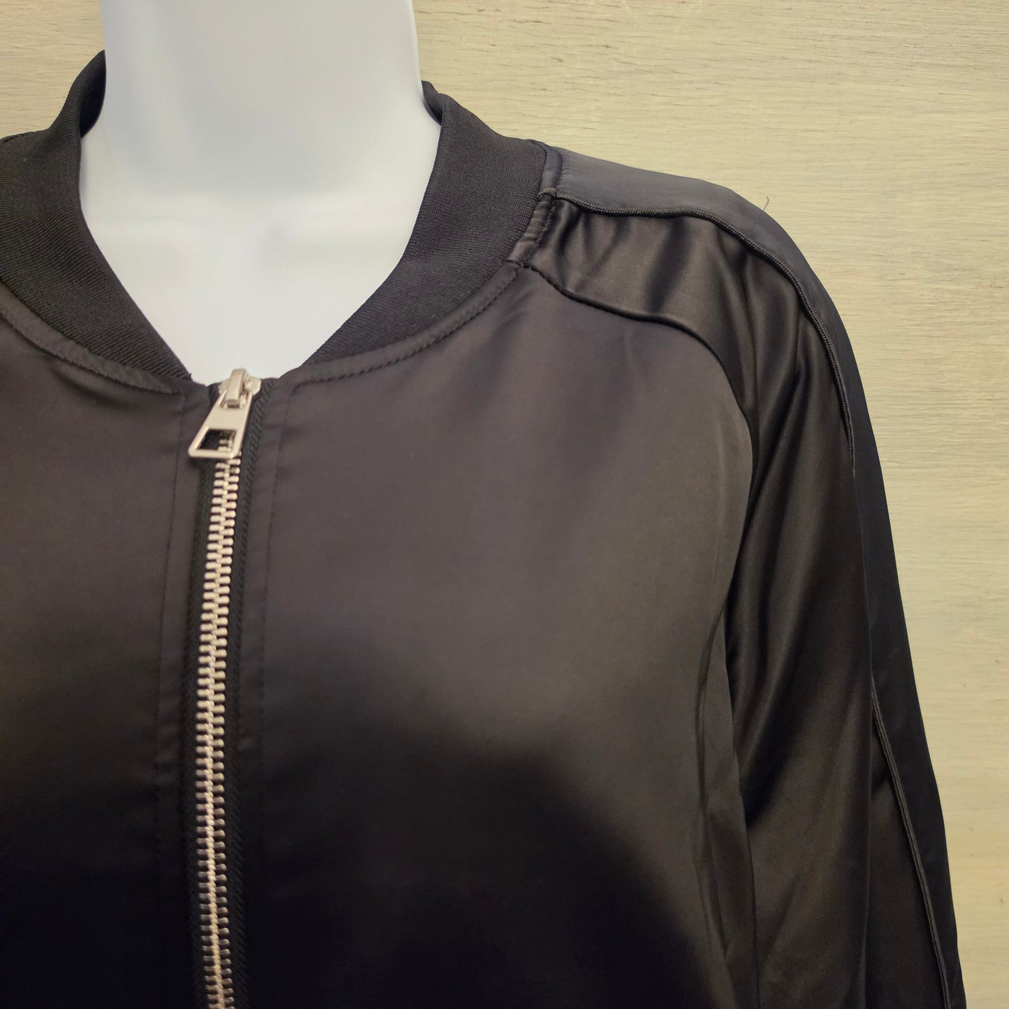 H&M Black Satiny Unisex Embroidered Floral Sunburst Bomber Jacket Size Large Good Condition