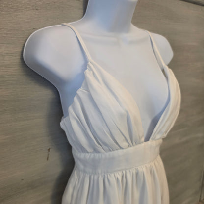PrettyLittleThing White Plunging Vneck Sleeveless Aline Mini Dress Size U.S 0 Good Condition