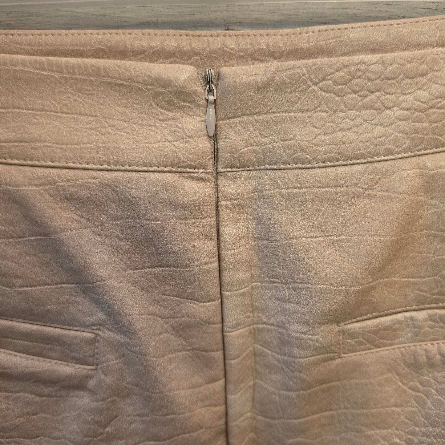 Loveriche Beige Faux Snakeskin Mini Skirt with Notched Hem Size Medium Good Condition