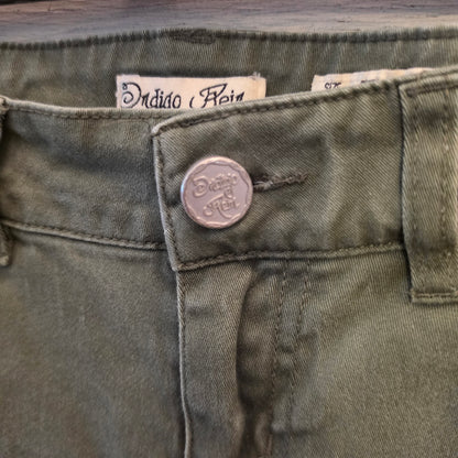Indigo Rein 98% Cotton Olive Green Cuffed Bermuda Shorts Size 5 Good Condition