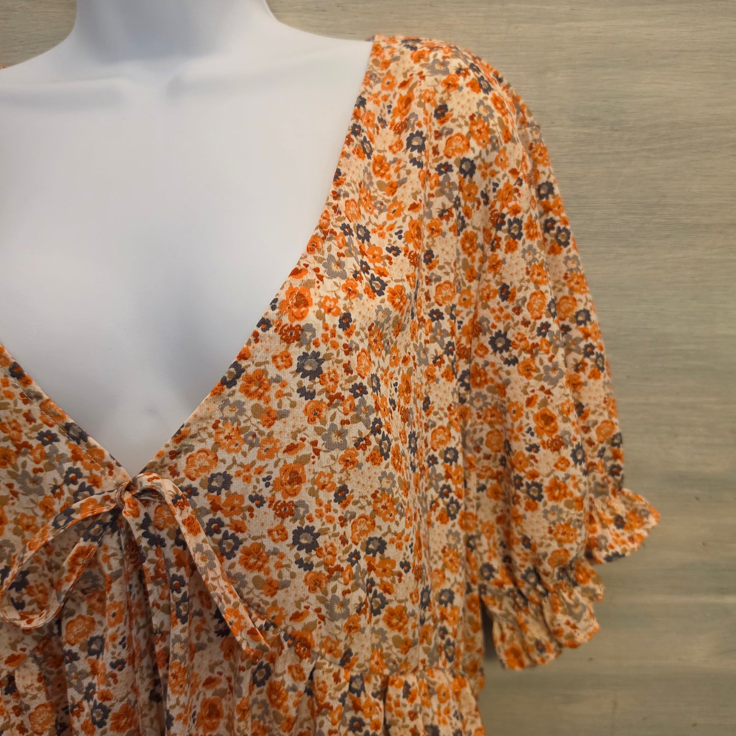 Shein Curve Peach Floral Print Vneck Tie Front Babydoll Blouse Size 1X Good Condition