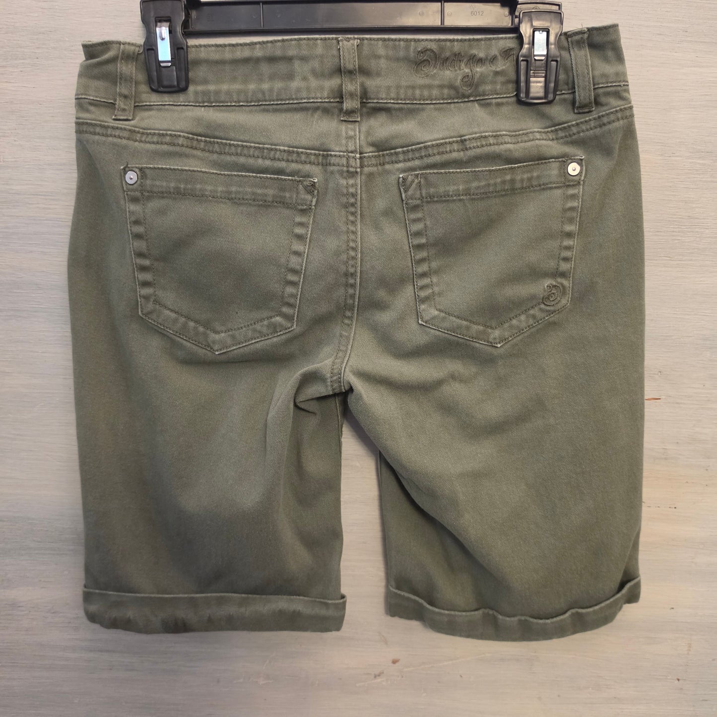 Indigo Rein 98% Cotton Olive Green Cuffed Bermuda Shorts Size 5 Good Condition