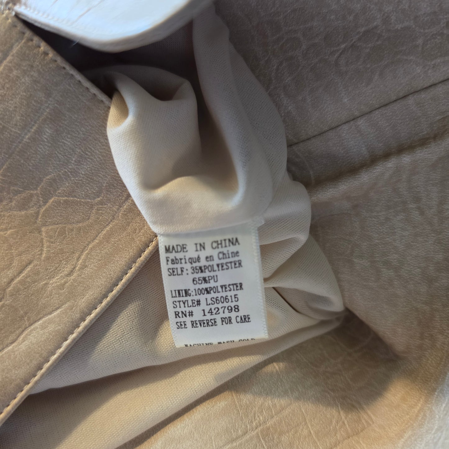 Loveriche Beige Faux Snakeskin Mini Skirt with Notched Hem Size Medium Good Condition
