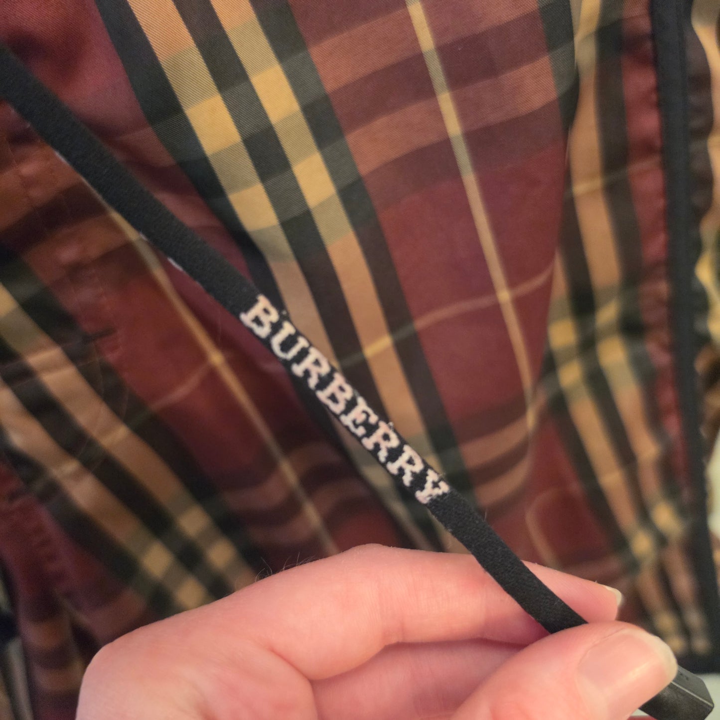 Burberry London Burgundy Black Tan Plaid Tie Waist Board Shorts Size Medium Good Condition