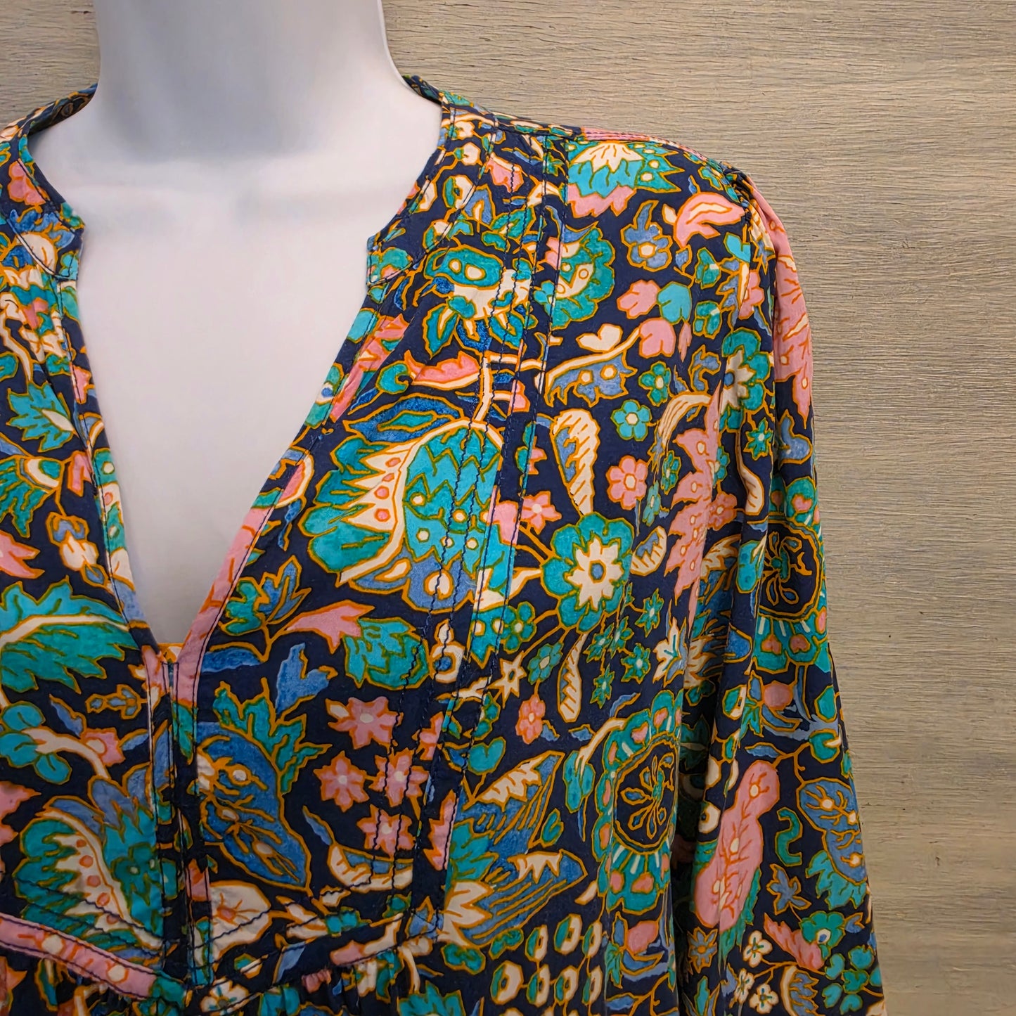Loft Colorful Floral & Medallion Print High Low Hem Tunic Blouse Size Medium Good Condition