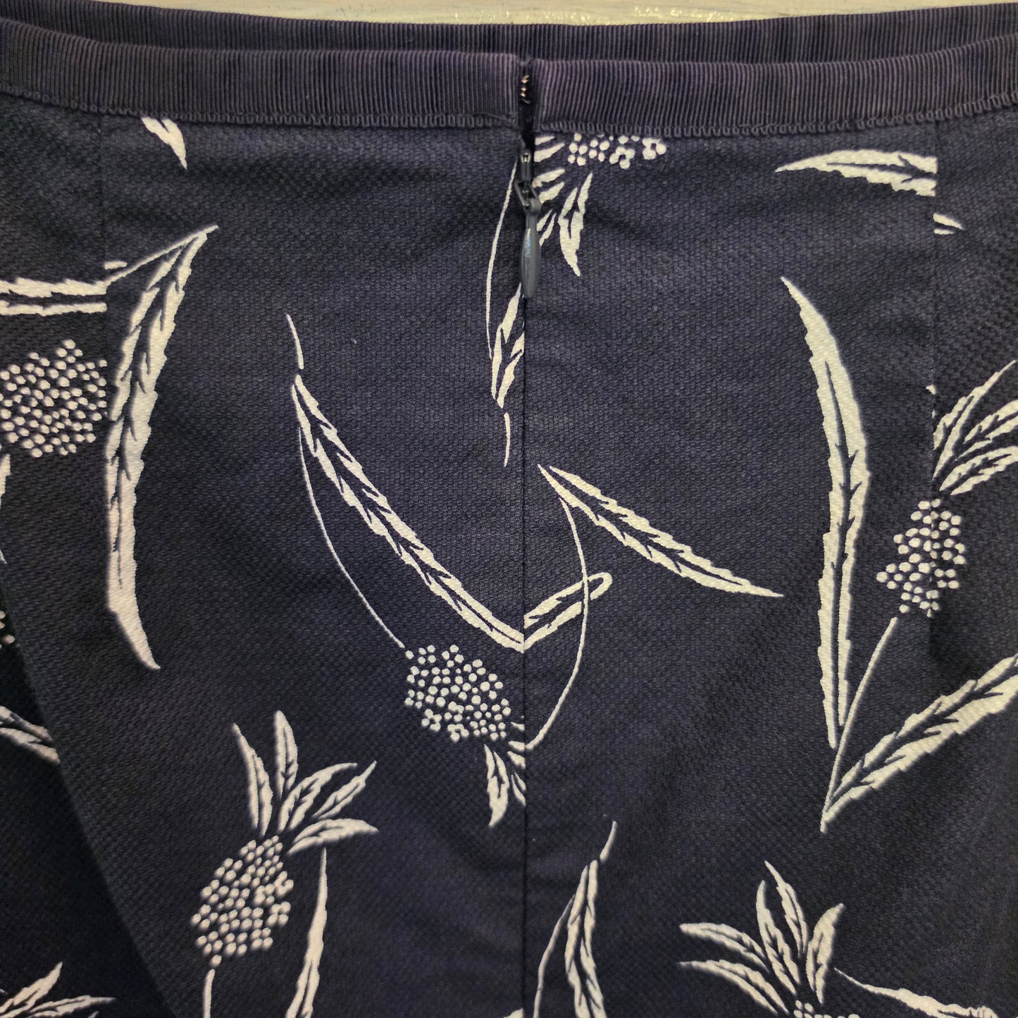 Ann Taylor 99% Cotton Outer Curvy Fit Floral Print Knee Length Pencil Skirt Size 0 GC