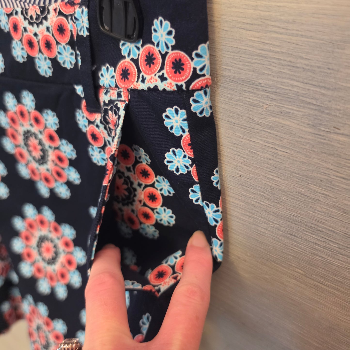Crown & Ivy 98% Cotton Multicolor Geometric Floral Medallion Print Chino Shorts Size 6 Like New