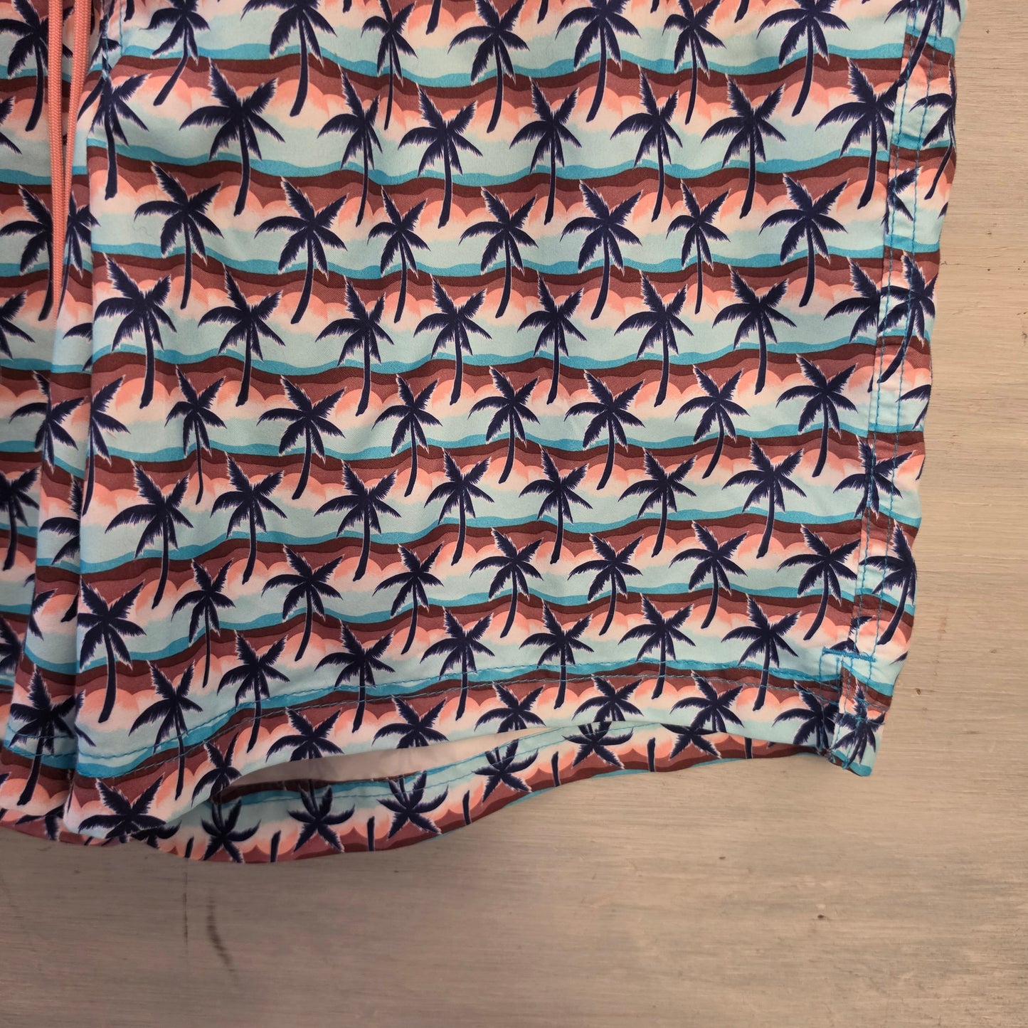 Land's End Men's Multicolor Wave Palm Tree Print Swim Shorts Size XXL Good Condition