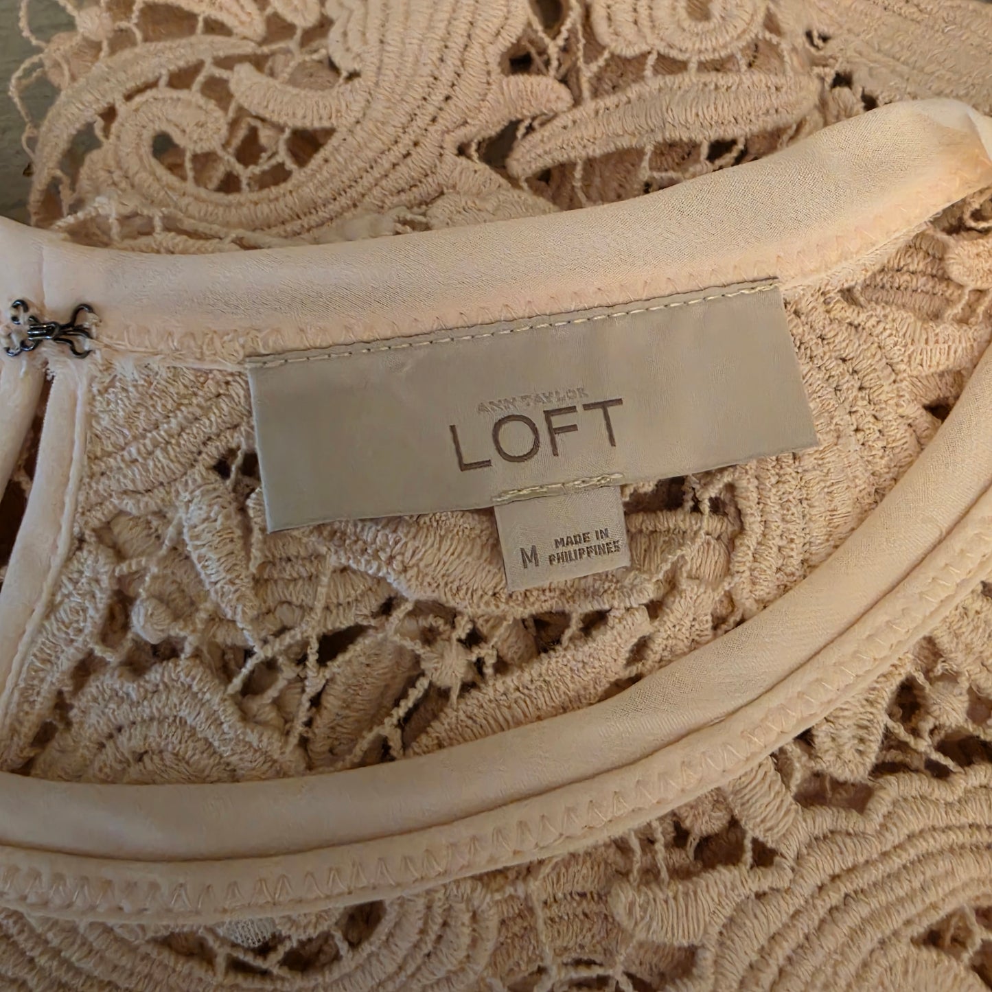 Ann Taylor Loft Blush Pink Crochet Paisley Lace Open Knit Blouse Size Medium Good Condition