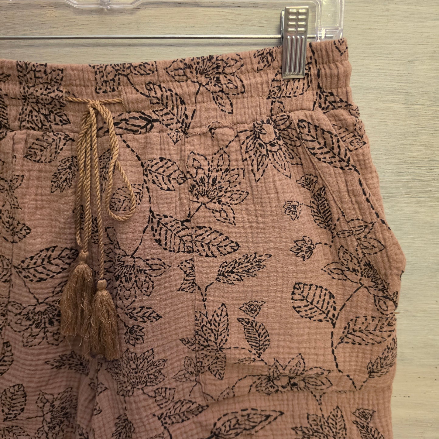 Royalty For Me 100% Cotton Brown Muslin Floral Print Shorts Size Medium Good Condition